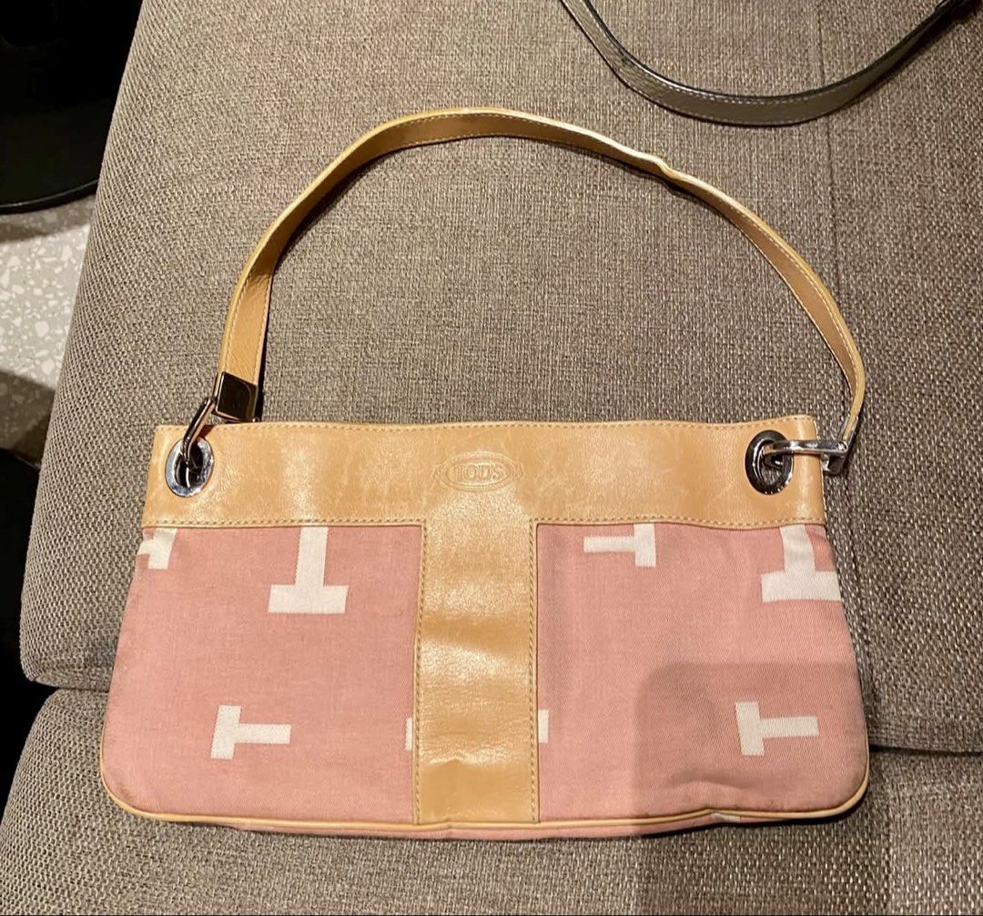 Original BALLY Vintage Shoulder Bag💕 (Category: Luxury Bags & Wallets) located in Cebu City. Submitted by luxurycollectionhouse (Listing ID 1466548934, Image 2). Description: Super Cute❤️.