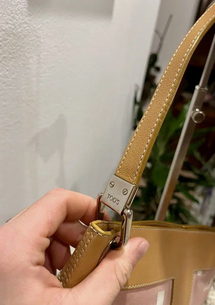 Original BALLY Vintage Shoulder Bag💕 (Category: Luxury Bags & Wallets) located in Cebu City. Submitted by luxurycollectionhouse (Listing ID 1466548934, Image 3). Description: Super Cute❤️.