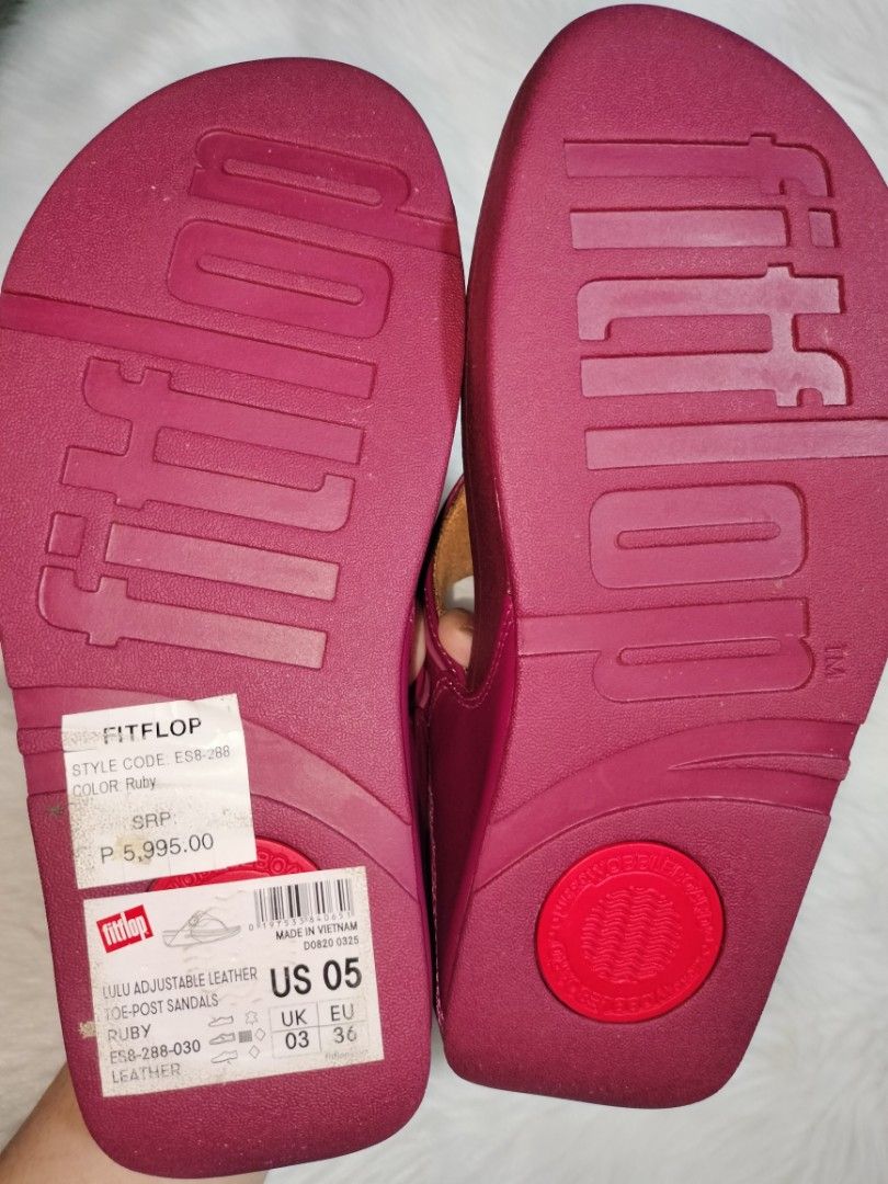 Original Fitflop Slippers (Category: Slippers and slides) located in Manila. Submitted by memae.b (Listing ID 1466471026, Image 2). Description: Selling my original Fitflop Slippers Size 6 sa Pinay, Ruby Color Original price P5,995 selling for only P4,800 New and never been used. Pwede nyong icheck ung swelas. RFS: Wrong size. SF shouldered by the buyer. You may contact me directly at 09811958200. Thank you..