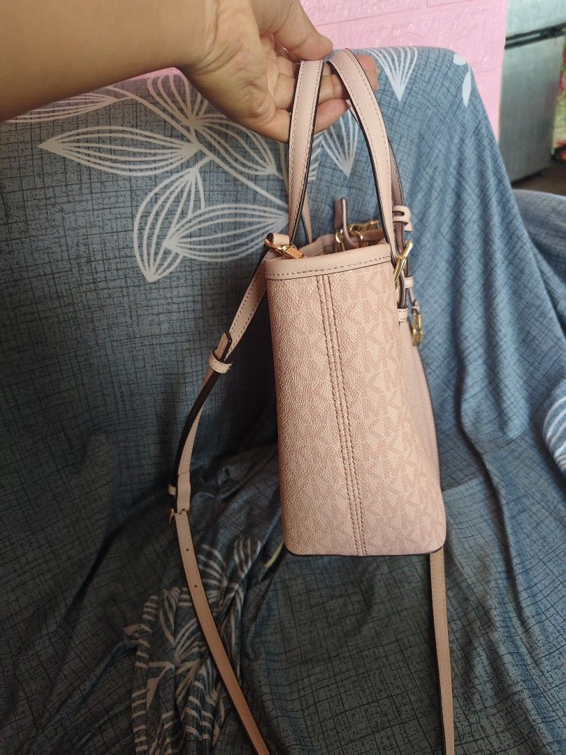 Original mk jet set small (Category: Cross-body Bags) located in Manila. Submitted by quickcloud_e63045 (Listing ID 1466440642, Image 3). Description: .