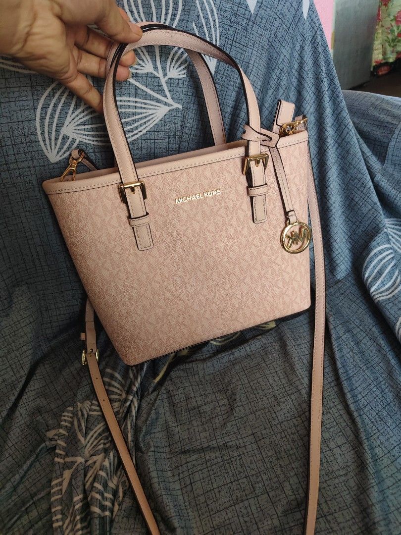 Original mk jet set small (Category: Cross-body Bags) located in Manila. Submitted by quickcloud_e63045 (Listing ID 1466440642, Image 1). Description: .