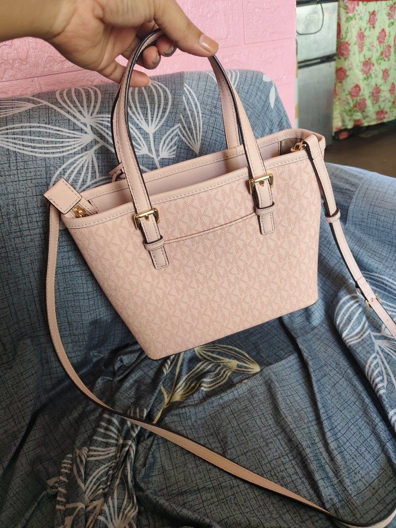 Original mk jet set small (Category: Cross-body Bags) located in Manila. Submitted by quickcloud_e63045 (Listing ID 1466440642, Image 2). Description: .