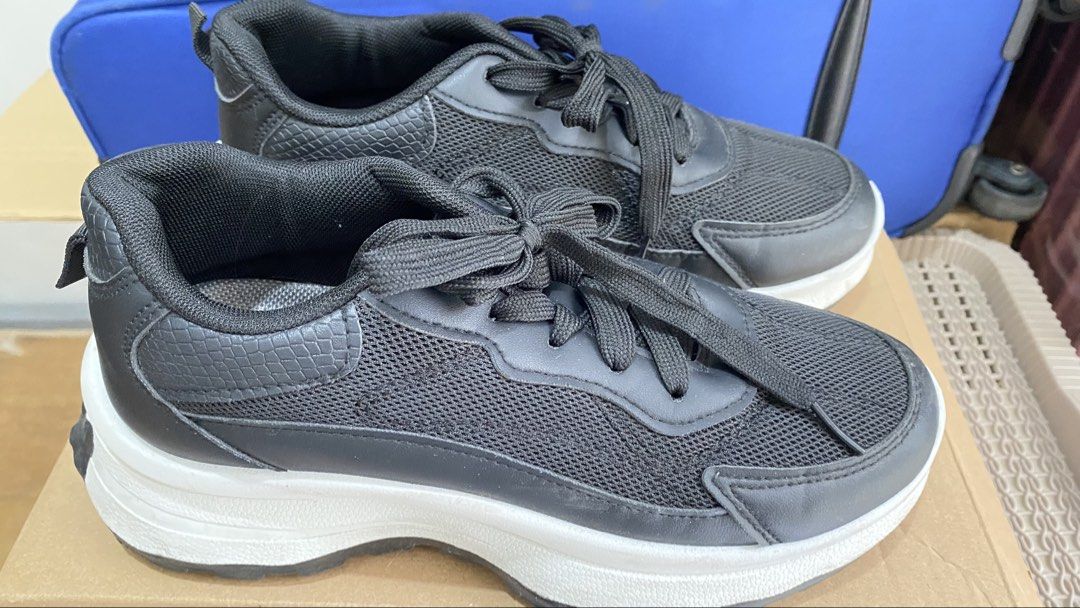 Original One Up Black Mesh Platform Sneakers (Category: Sneakers) located in Valenzuela. Submitted by myyybbb (Listing ID 1466563193, Image 1). Description: Original One Up by World Balance Zoey Women’s - Color: Black mesh upper with thick white soles - Fit & Comfort: Lightweight, breathable fabric, and cushioned insoles for all-day walking - Design: Chunky platform with a textured collar detail around the back ankle - Closure: Lace-up - Branding