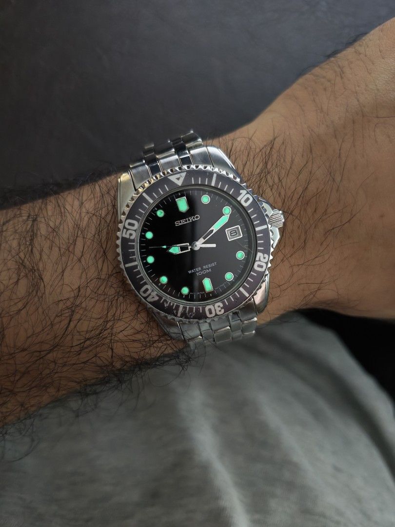 Original Seiko Divers 100m Black Dial Quartz Mens (Category: Men's Watches) located in Tarlac. Submitted by irishign0593824 (Listing ID 1466477839, Image 2). Description: watch only. size 6.6ich wrist max size. no extra links selling it as is..