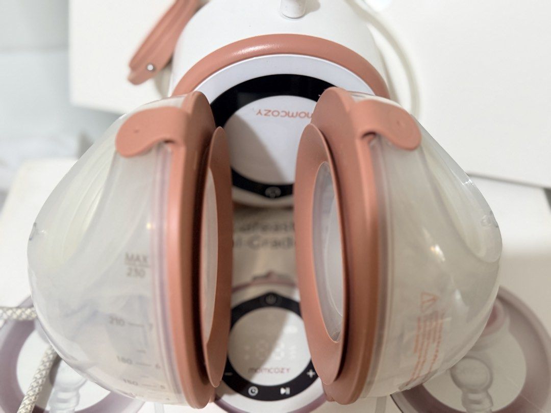 Original V1 Pro Momcozy Breastpump (Category: Breastfeeding & Bottle Feeding) located in Manila. Submitted by happyturtle.09 (Listing ID 1466368285, Image 3). Description: .