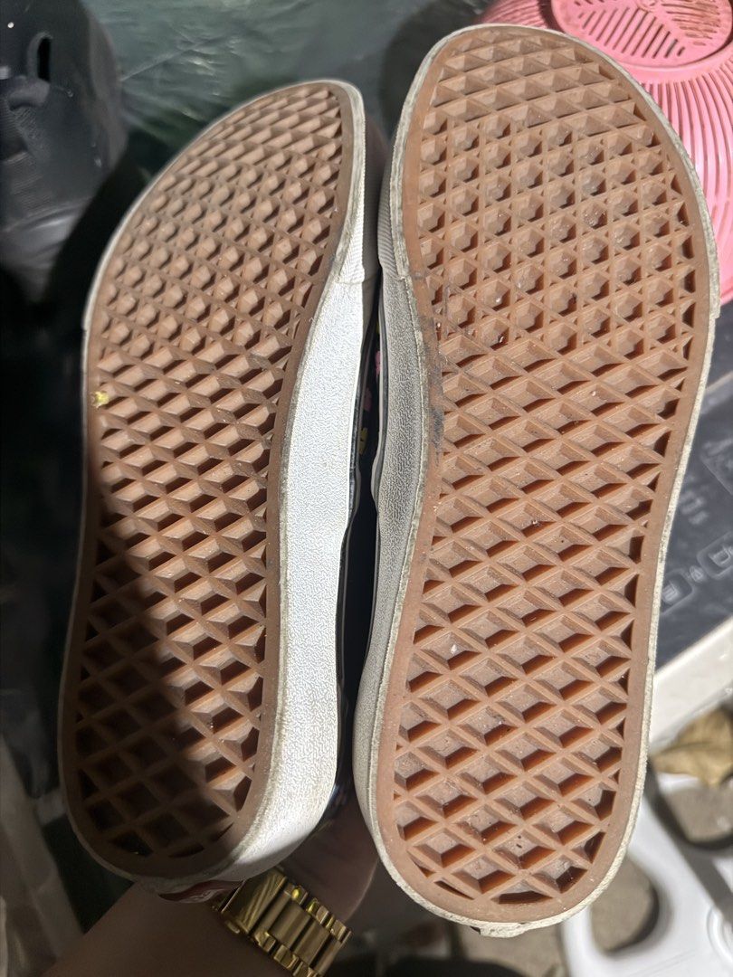 Original VANS (Category: Sneakers) located in Quezon City. Submitted by mhyloves21 (Listing ID 1466553107, Image 2). Description: Lightly use- worn few times. Almost new. .