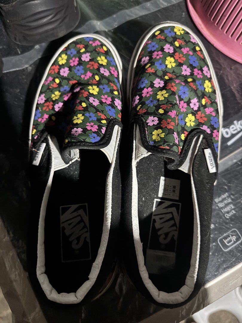 Original VANS (Category: Sneakers) located in Quezon City. Submitted by mhyloves21 (Listing ID 1466553107, Image 1). Description: Lightly use- worn few times. Almost new. .