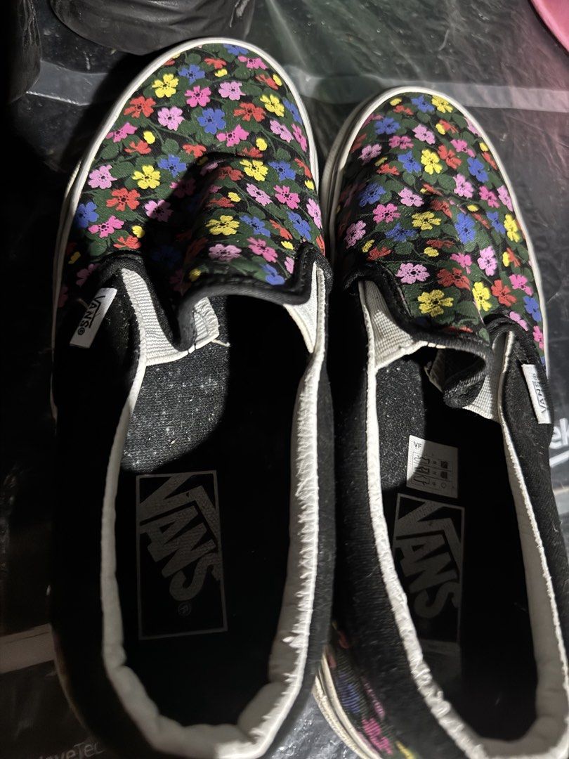 Original VANS (Category: Sneakers) located in Quezon City. Submitted by mhyloves21 (Listing ID 1466553107, Image 3). Description: Lightly use- worn few times. Almost new. .