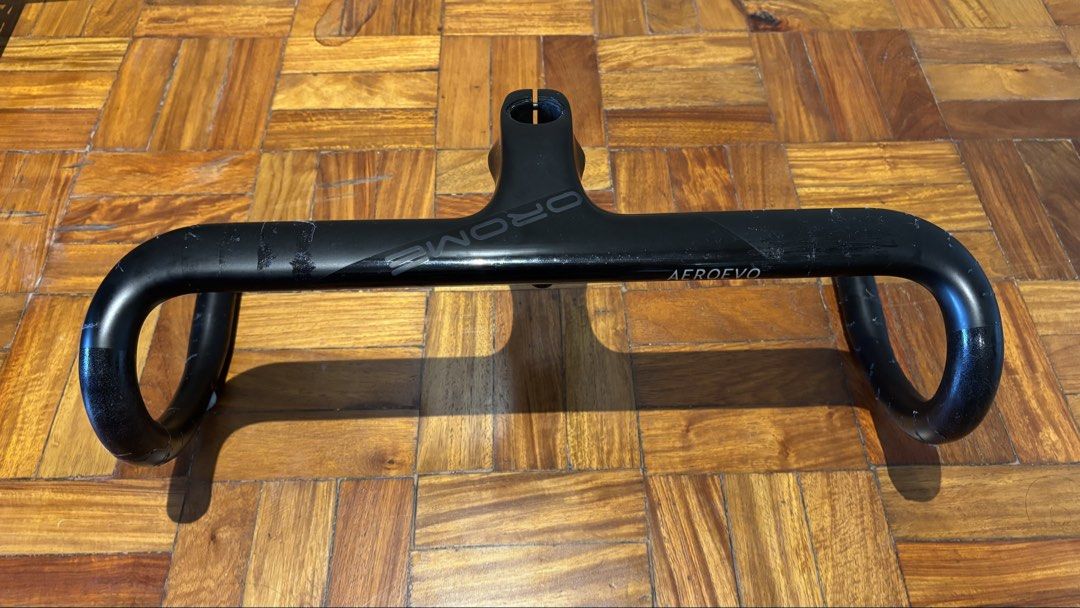 OROME Integrated Carbon Handlebar 420mm x 100mm (Category: Bicycles) located in San Juan City. Submitted by kweeets (Listing ID 1466445186, Image 1). Description: - Elves Orome Integrated Carbon Handlebar - Stem Length: 100mm - Handlebar Width: 420mm - Drop: 125mm / Reach: 70mm - Clamp Diameter: 28.6mm - Stem Angle: -10 degrees - Cable Routing: Full internal - Shape: Compact drop Used for fitting and 1 city ride RFS: wrong size 3,500 only!.