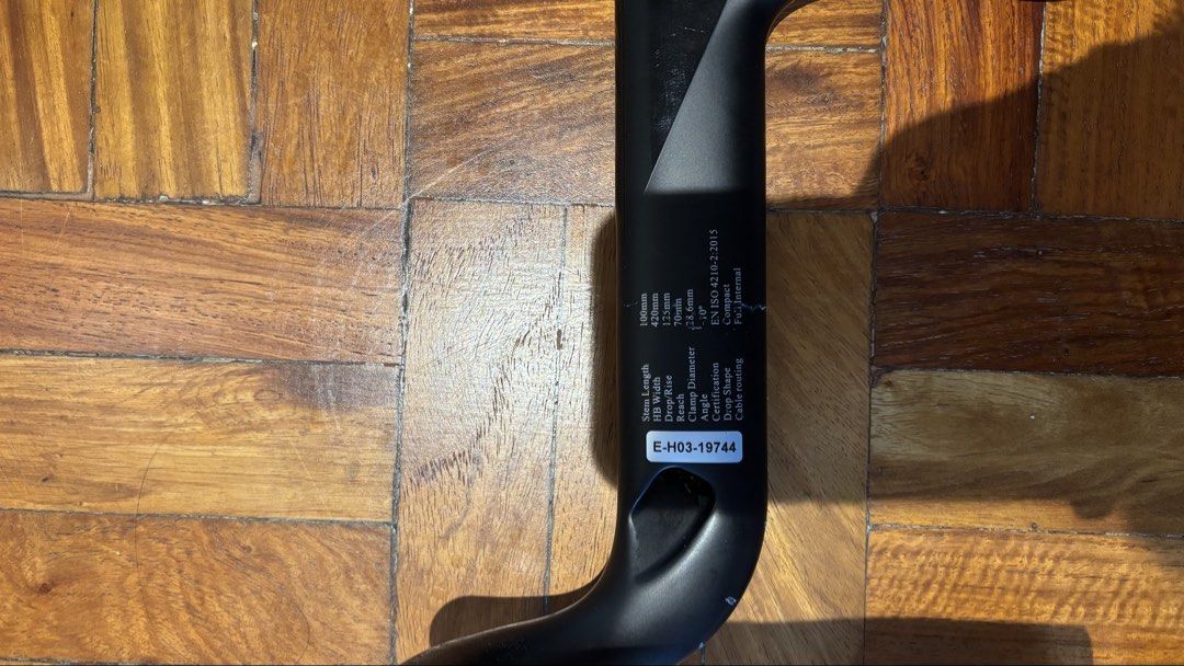 OROME Integrated Carbon Handlebar 420mm x 100mm (Category: Bicycles) located in San Juan City. Submitted by kweeets (Listing ID 1466445186, Image 3). Description: - Elves Orome Integrated Carbon Handlebar - Stem Length: 100mm - Handlebar Width: 420mm - Drop: 125mm / Reach: 70mm - Clamp Diameter: 28.6mm - Stem Angle: -10 degrees - Cable Routing: Full internal - Shape: Compact drop Used for fitting and 1 city ride RFS: wrong size 3,500 only!.