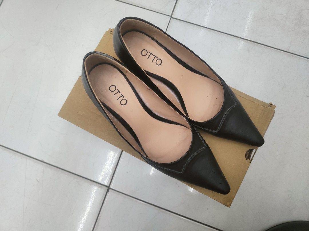 Otto Black Heels Size 8 (Category: Heels) located in Manila. Submitted by cabsclosetco (Listing ID 1466456285, Image 2). Description: Preloved 💗 - Brand: Otto - Original price: 1,200+ - Style: Pointed toe kitten heels with slip-on fit - Color: Classic black with nude branded inner sole - Size: US 8 (stamped on inner tag) - Inclusion: Original shoe box included - Condition: Excellent, ready for work or casual wear.