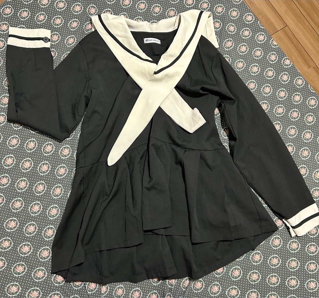 Oversized Japanese-style Seifuku (Category: Dresses) located in Ajuy. Submitted by athensarchive (Listing ID 1466458500, Image 1). Description: Size s-m MOP: gcash MOD: j&t.