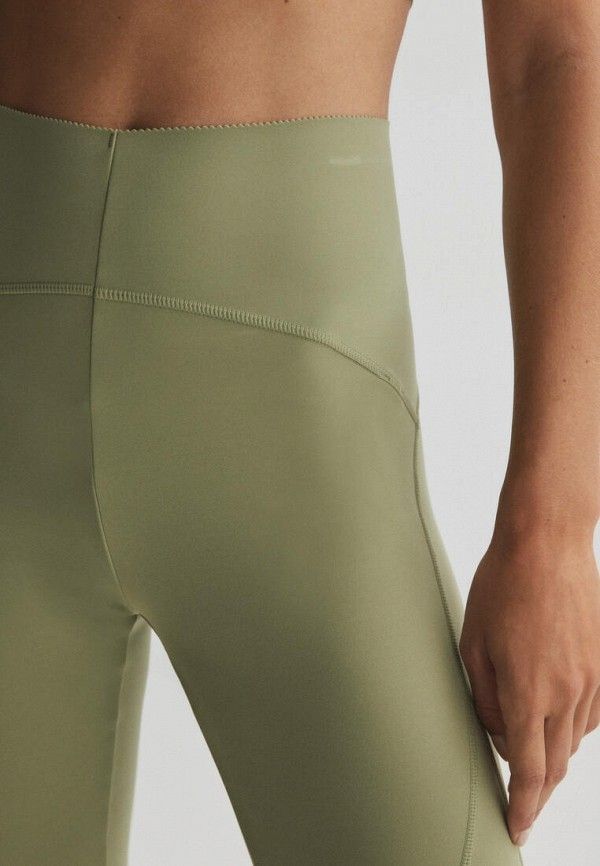 OYSHO High Waist Compression Leggings (Category: Activewear) located in Manila. Submitted by thriftspotting (Listing ID 1466522484, Image 2). Description: .
