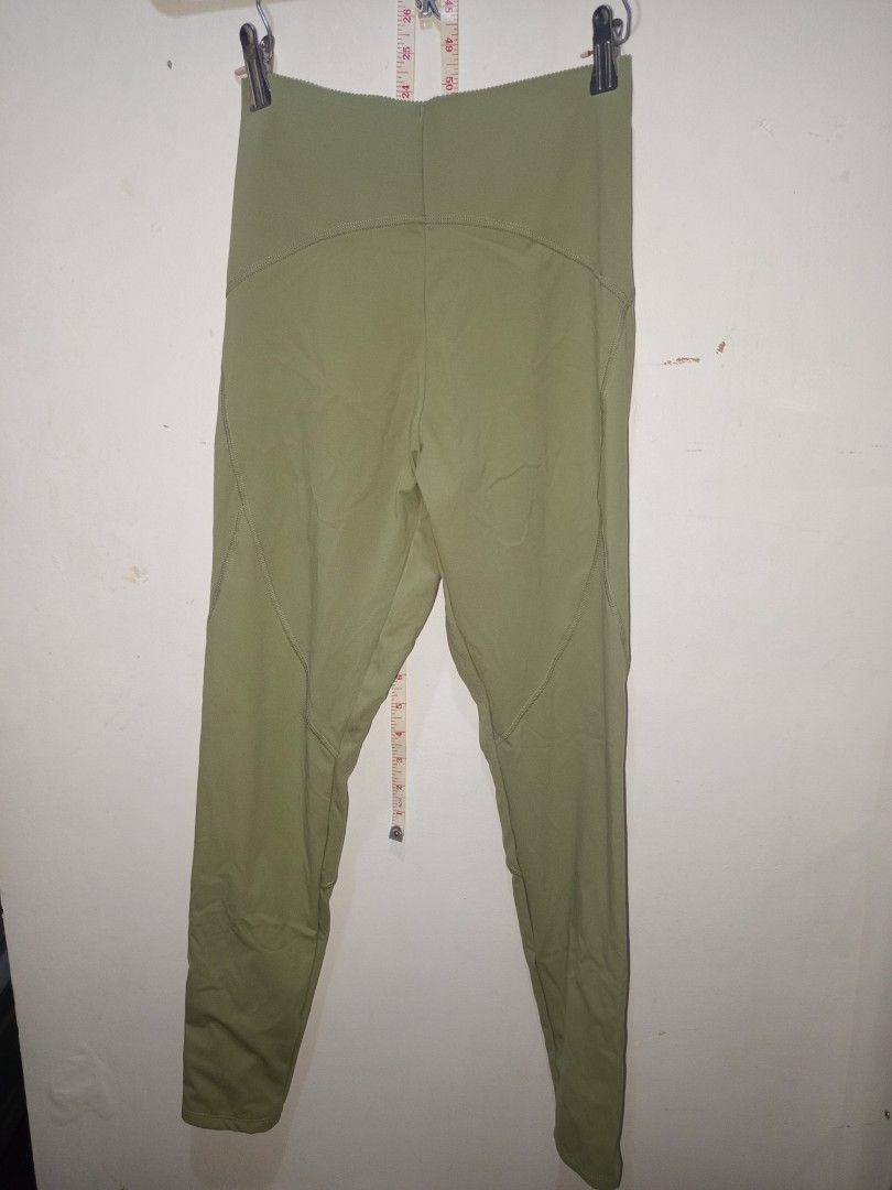 OYSHO High Waist Compression Leggings (Category: Activewear) located in Manila. Submitted by thriftspotting (Listing ID 1466522484, Image 3). Description: .