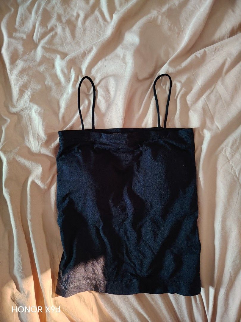 Padded inner top with fleece lining (Category: Sleeveless) located in Mabalacat. Submitted by Jackikay.PreLoved (Listing ID 1466391169, Image 1). Description: - Color: Black with warm white fleece lining (super soft inside parang fur) - Design: Stretchable shoulder straps and simple square neckline (parang tube pag inner) - Material: Soft and comfortable texture - Usage: Ideal for everyday layering and extra warmth - Condition: Excellent quality.