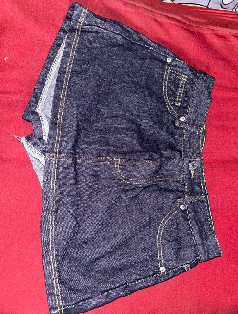 PARADOXICAL DENIM BLACK SKORTS (Category: Skirts) located in Quezon City. Submitted by veesbees (Listing ID 1466536568, Image 1). Description: PARADOXICAL BLACK Mini denim skort Brand new Size: Large Waist : 30 inch Hips : 40.5 inch Length: 13 inch RFS: wrong size availed originally bought 700 php .