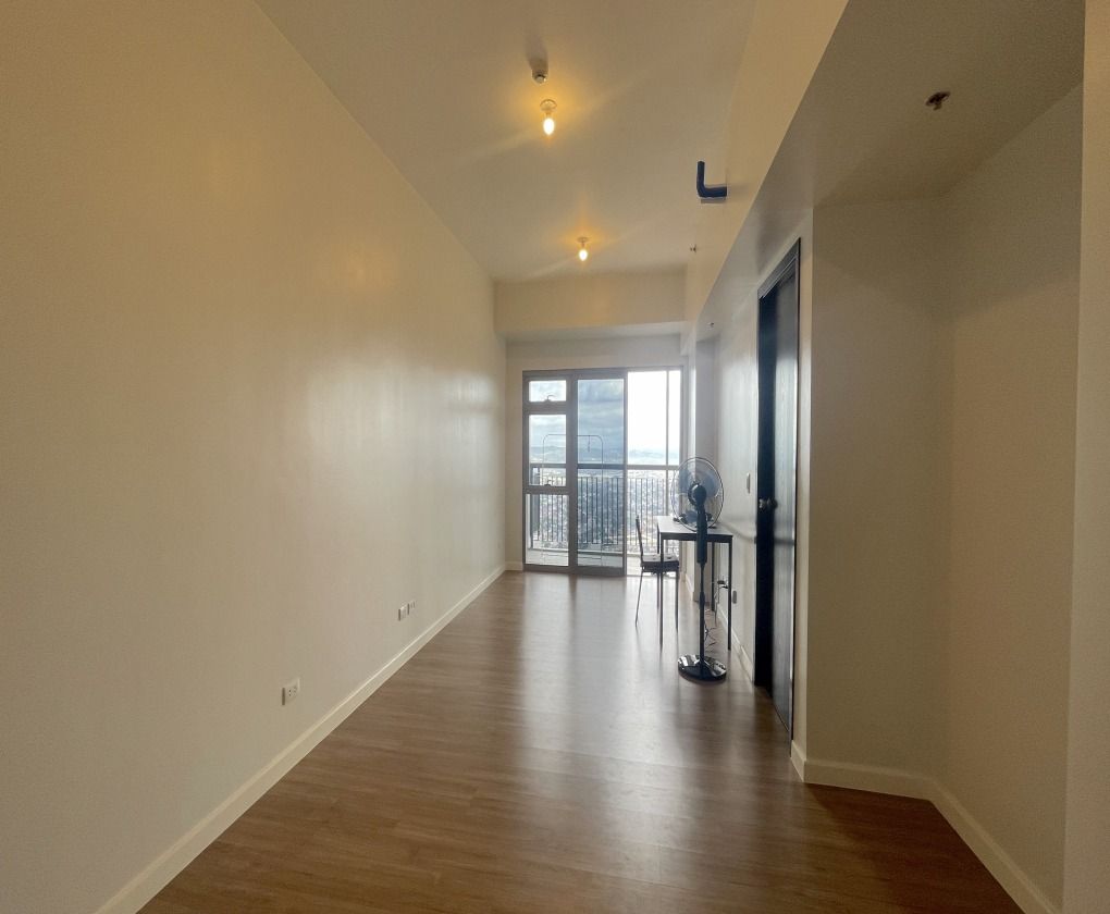 Park Triangle Residences for Sale (Category: Apartments & Condos) located in Makati City. Submitted by zachpe.toprealty (Listing ID 1466436629, Image 2). Description: PARK TRIANGLE RESIDENCES – HIGH-FLOOR 1BR | BELOW PREVIOUS ASKING A spacious 60 sqm 1-bedroom residence on the 53rd floor of Park Triangle Residences in BGC. Never tenanted, semi-furnished, and offered at ₱15.8M gross following a recent price reduction. PROPERTY DETAILS ▫️ Property 