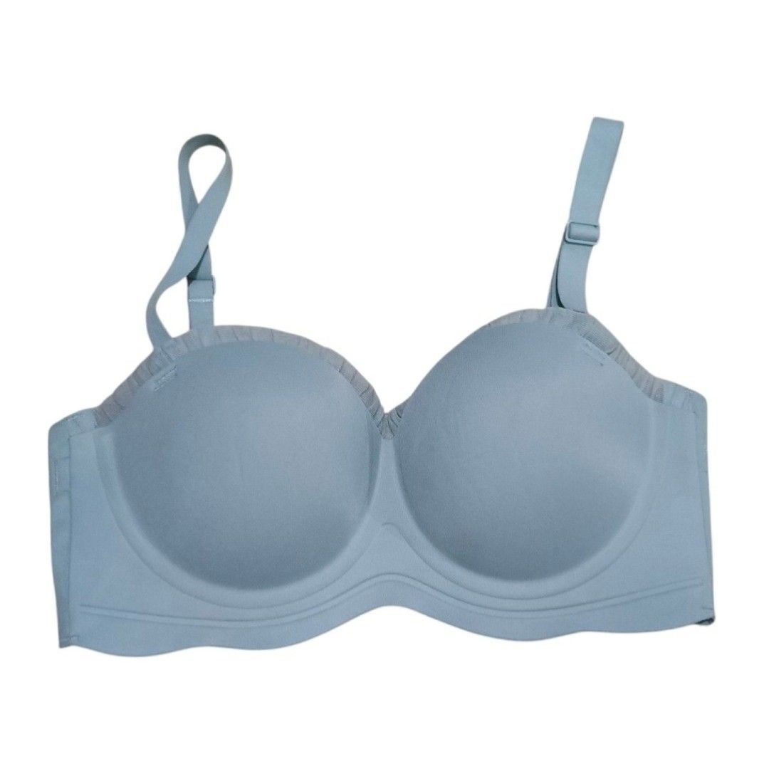 🏵️Pastel Green Padded Bra -20 (Category: Undergarments & Loungewear) located in Santa Cruz. Submitted by gie_thrift_shop (Listing ID 1466485721, Image 1). Description: 🏵️Pastel Green Padded Bra 🌸Simple and comfy pastel green bra with molded cups and adjustable straps. Offers good support and smooth fit — perfect for everyday wear. 📏 Size: 32/70 🎨 Color: Pastel Green ⚡ Condition: Lightly Used (no stains or damage) ✨ Features: Adjustable strap