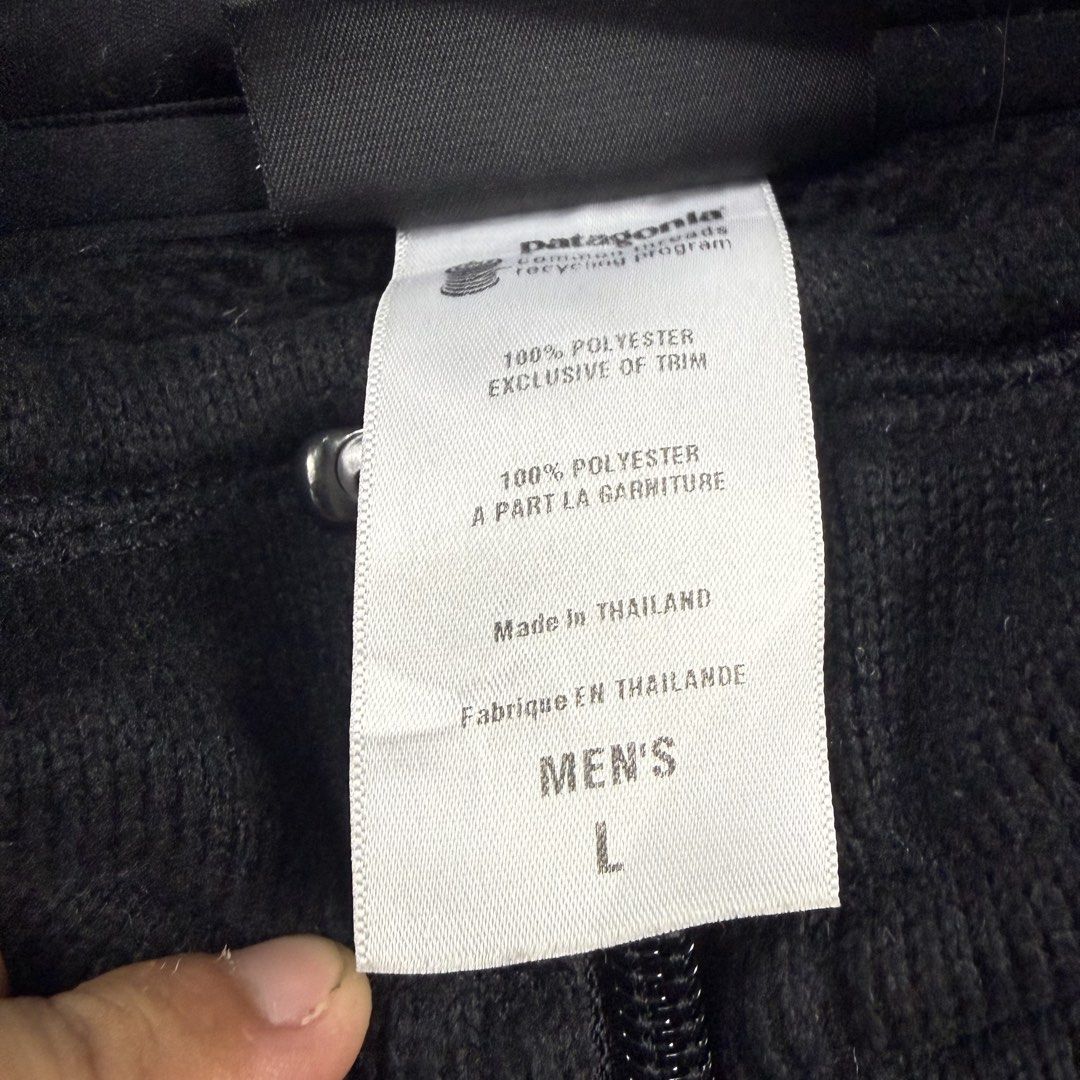 Patagonia better sweater black (Category: Coats, Jackets and Outerwear) located in Cavite. Submitted by epiboie (Listing ID 1466527770, Image 3). Description: Patagonia better sweater black w/o pc size large 24x27 Color rate: 9.5/10 excellent condition No issue 1380 - .