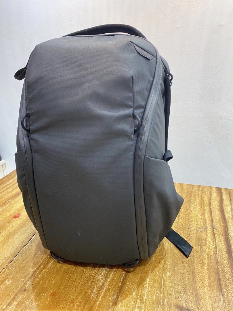 Peak Design Everyday Backpack Zip 20L Black (Category: Backpacks) located in Quezon City. Submitted by jsonacob (Listing ID 1466439931, Image 1). Description: - Peak Design Everyday Backpack Zip 20L in sleek Black - Includes customizable internal dividers and internal zip branding tag - Durable, weather-resistant shell with clean fabric - Perfect daily carry for cameras, photography gear, or laptops - Reliable, modular design for ultimate organiz