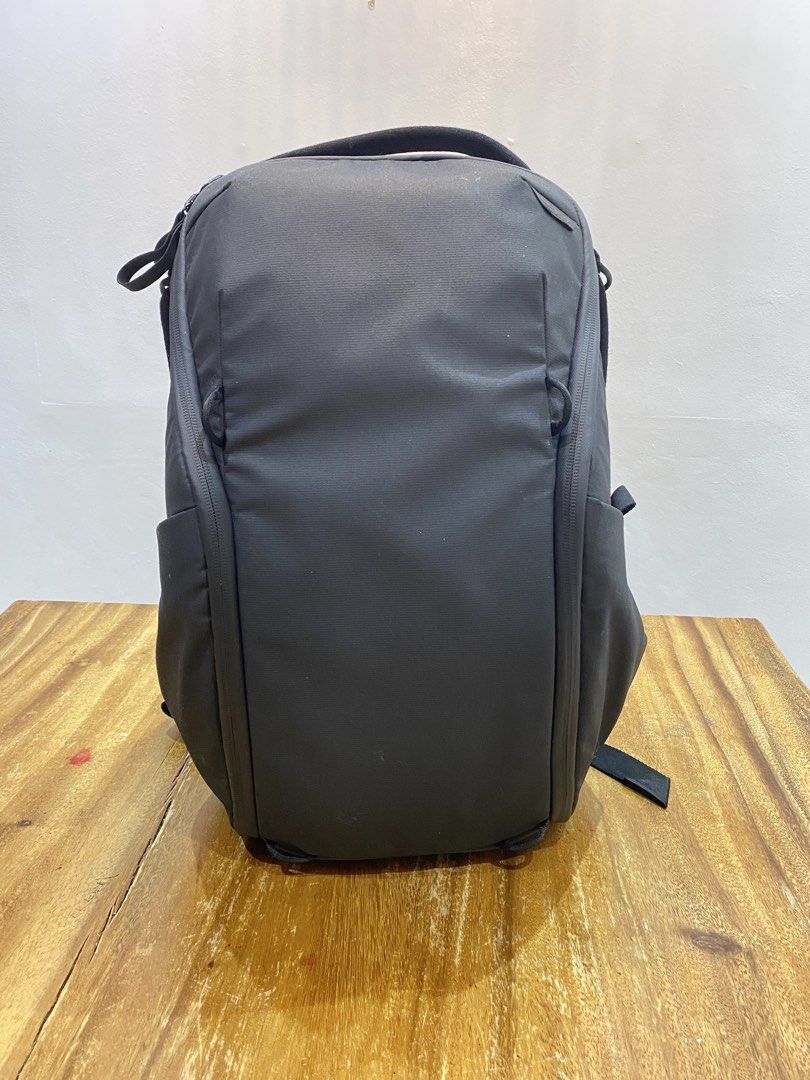 Peak Design Everyday Backpack Zip 20L Black (Category: Backpacks) located in Quezon City. Submitted by jsonacob (Listing ID 1466439931, Image 2). Description: - Peak Design Everyday Backpack Zip 20L in sleek Black - Includes customizable internal dividers and internal zip branding tag - Durable, weather-resistant shell with clean fabric - Perfect daily carry for cameras, photography gear, or laptops - Reliable, modular design for ultimate organiz