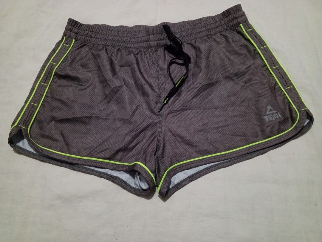Peak womens running short (Category: Activewear) located in Santa Maria. Submitted by paulo-garcia21 (Listing ID 1466464888, Image 1). Description: med on tag waist 30 to 36 length 11 hem 11 no flaws excellent condition.