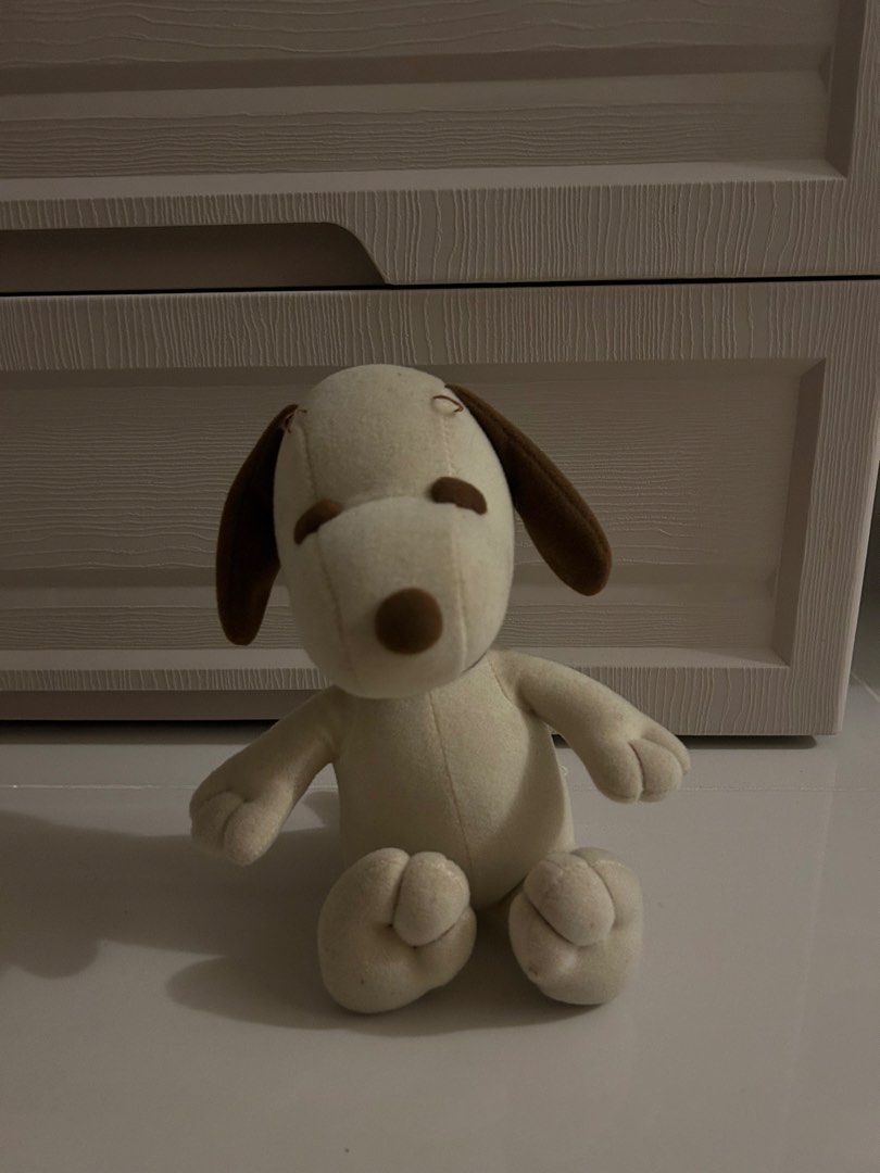Peanuts Snoopy Brown Plushie Stuffed Toy (Category: Plushies & Soft Toys) located in Manila. Submitted by liannejjuu (Listing ID 1466551804, Image 2). Description: - Official Peanuts United Feature Syndicate Inc. collectible !! - firm but soft plushie .