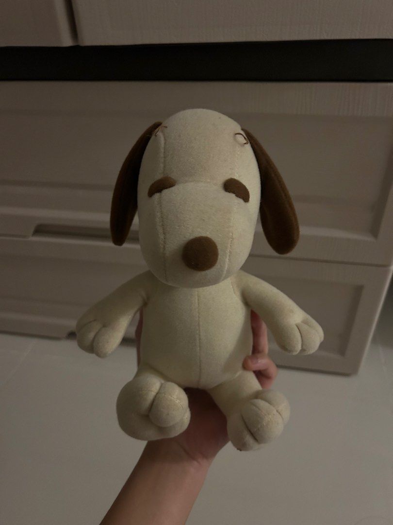 Peanuts Snoopy Brown Plushie Stuffed Toy (Category: Plushies & Soft Toys) located in Manila. Submitted by liannejjuu (Listing ID 1466551804, Image 1). Description: - Official Peanuts United Feature Syndicate Inc. collectible !! - firm but soft plushie .
