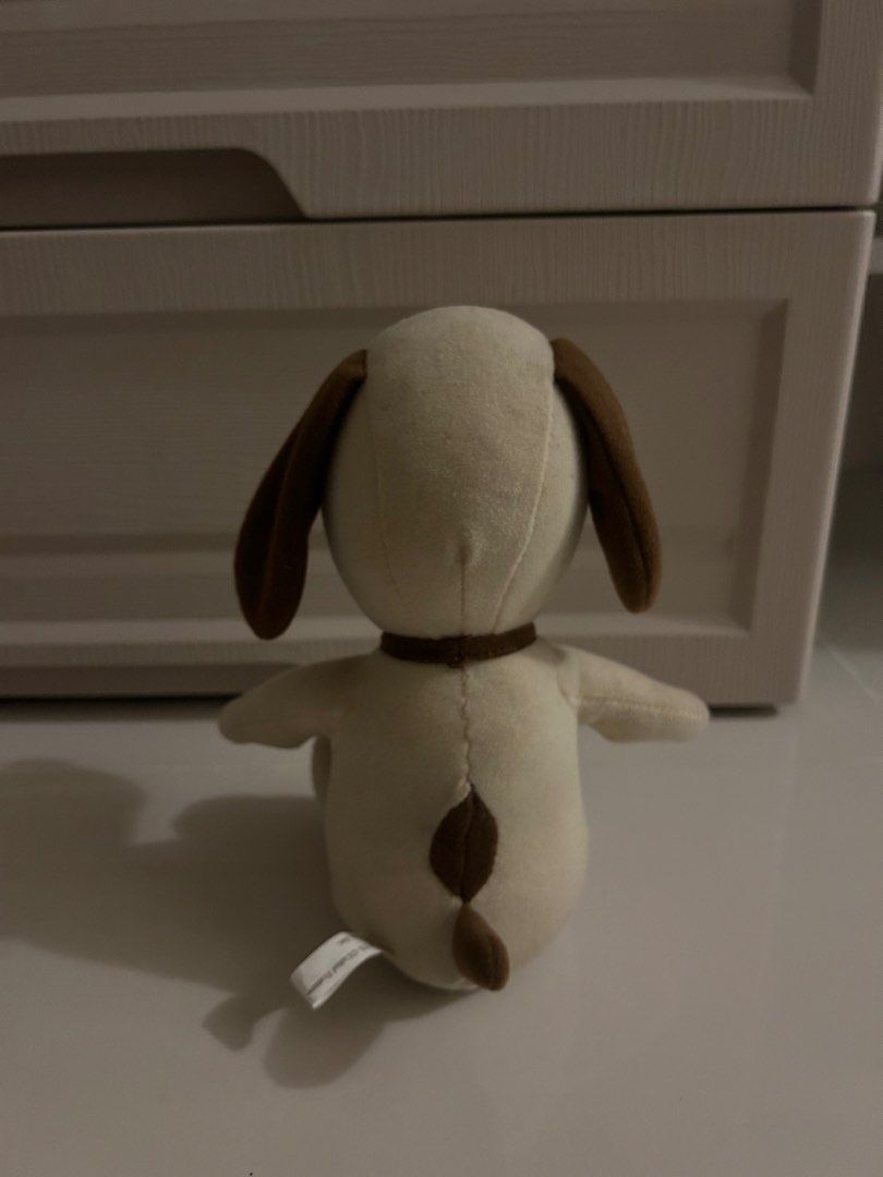 Peanuts Snoopy Brown Plushie Stuffed Toy (Category: Plushies & Soft Toys) located in Manila. Submitted by liannejjuu (Listing ID 1466551804, Image 3). Description: - Official Peanuts United Feature Syndicate Inc. collectible !! - firm but soft plushie .