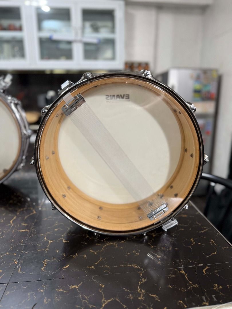 Pearl Export 14x5.5" Snare (Category: Musical Instruments) located in Manila. Submitted by ninraninra (Listing ID 1466471221, Image 3). Description: Pearl Export 14x5.5" Snare 5K Good condition.