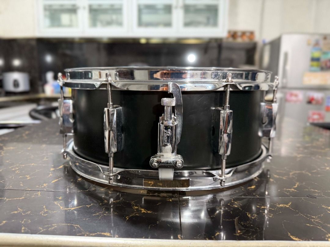 Pearl Export 14x5.5" Snare (Category: Musical Instruments) located in Manila. Submitted by ninraninra (Listing ID 1466471221, Image 2). Description: Pearl Export 14x5.5" Snare 5K Good condition.