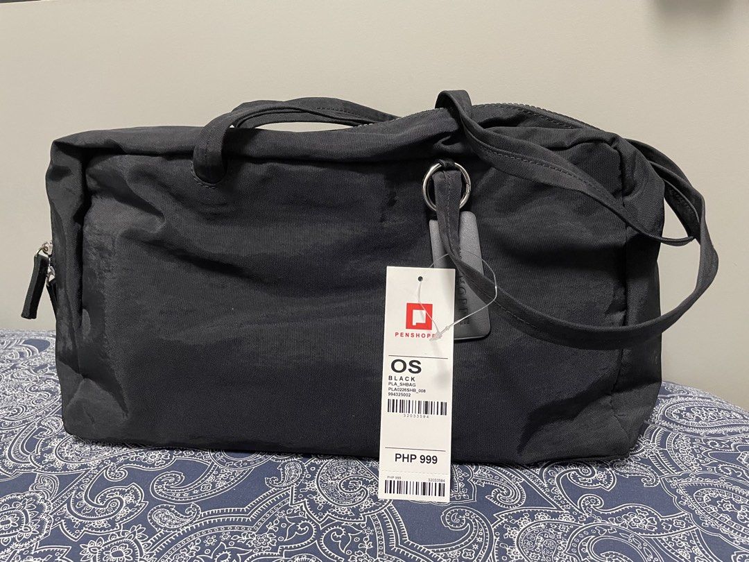 Penshoppe Bowler Bag Black Large (Category: Shoulder Bags) located in Quezon City. Submitted by proudrn (Listing ID 1466376358, Image 1). Description: Used twice only No issue.