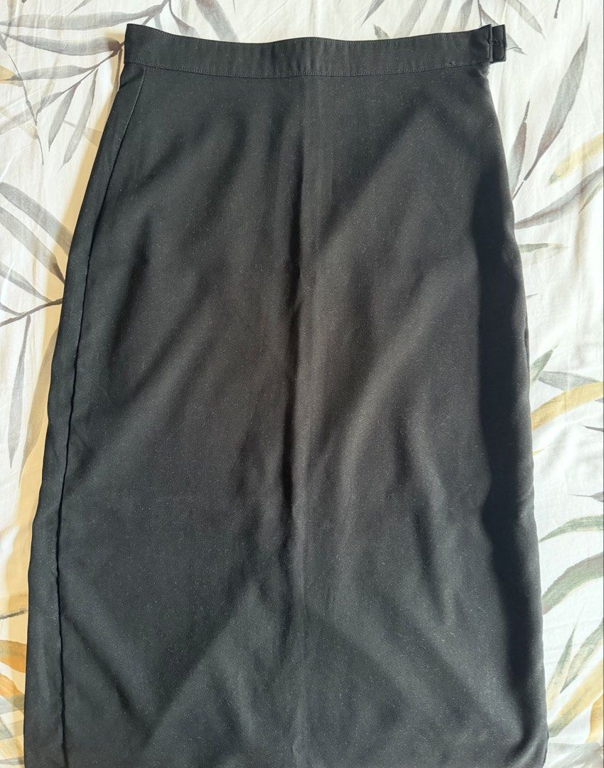 Penshoppe Dress Code Black Pencil Skirt (Category: Skirts) located in Quezon City. Submitted by tancloset6 (Listing ID 1466411231, Image 1). Description: .