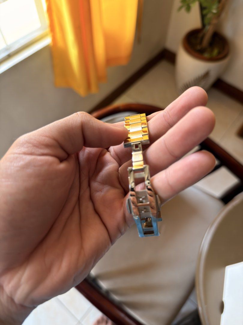 Philip Stein Journey Small Diamond (Category: Women's Watches) located in Bacoor. Submitted by rjohndindo60804 (Listing ID 1466393679, Image 2). Description: Philip Stein Journey Ref. # 46.DBLP.SS/ 46TF002333 Small Size Ladies Sapphire crystal glass Good condition Includes box, extralinks, unit, manual and receipt Negotiable Can do meet ups 📍bacoor, cavite.