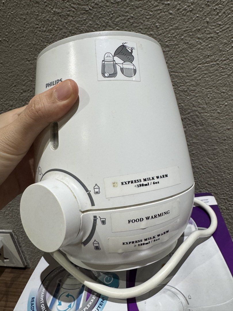 Philips Avent Fast Bottle Warmer with Original Box (Category: Breastfeeding & Bottle Feeding) located in Quezon City. Submitted by adilou (Listing ID 1466509662, Image 2). Description: - Warms milk quickly and evenly in just 3 minutes - Multiple settings: express milk warming, food warming, defrost, and keep warm - Easy-to-use dial control - Fully functional and comes with the original purple and white box.