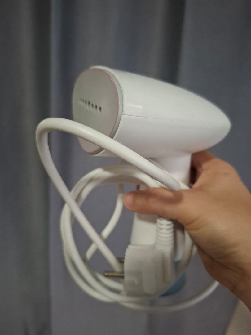 Philips handheld steamer 1000 series (Category: Irons & Steamers) located in Angono. Submitted by joanna_g (Listing ID 1466471679, Image 1). Description: .