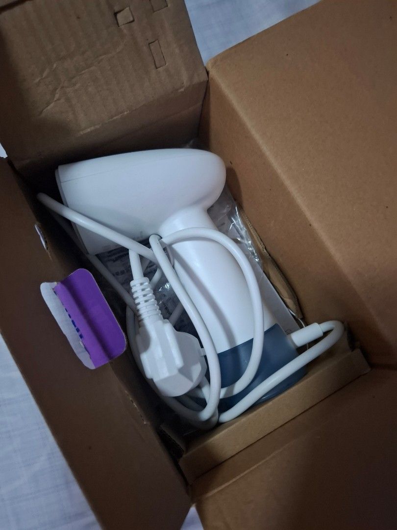 Philips handheld steamer 1000 series (Category: Irons & Steamers) located in Angono. Submitted by joanna_g (Listing ID 1466471679, Image 2). Description: .