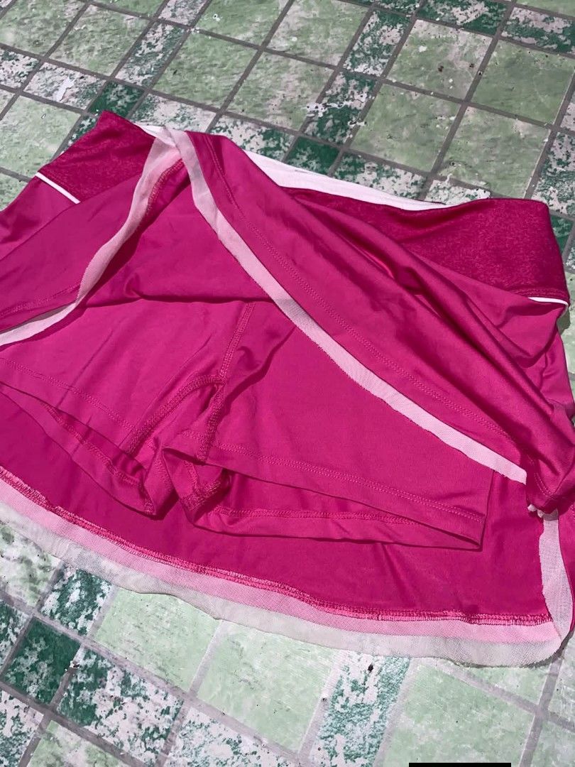 Pickleball skirt with inner cycling (Category: Activewear) located in Toledo. Submitted by marianallidapse1994 (Listing ID 1466512945, Image 2). Description: as new large xl hind brand.