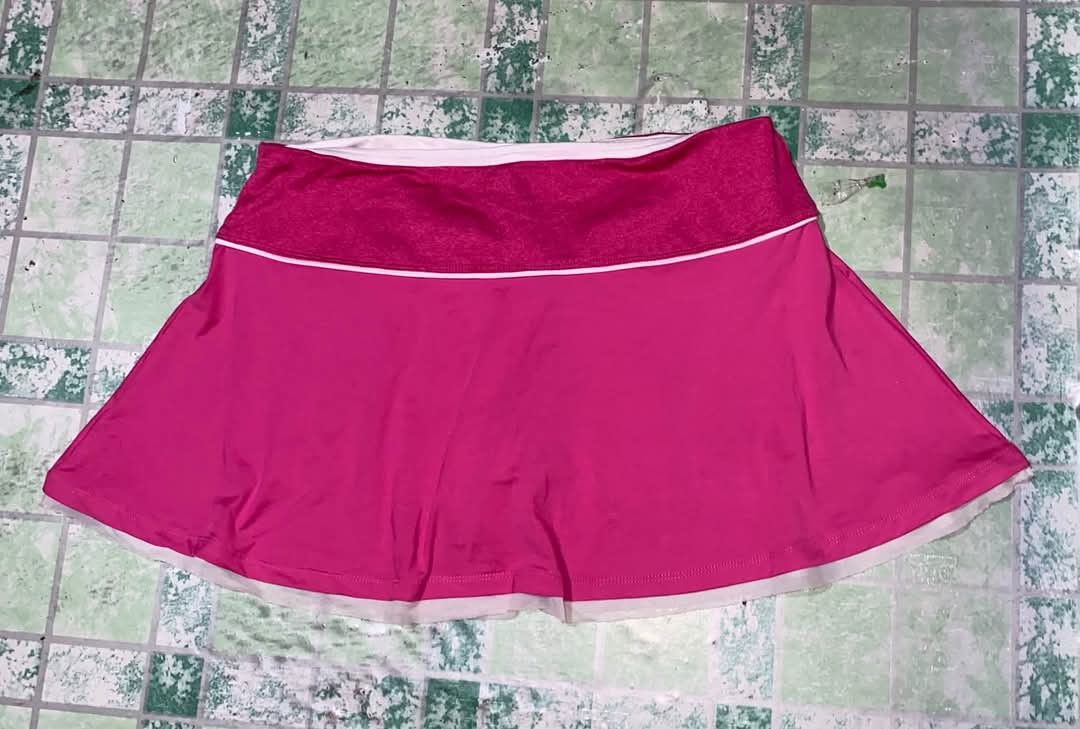 Pickleball skirt with inner cycling (Category: Activewear) located in Toledo. Submitted by marianallidapse1994 (Listing ID 1466512945, Image 3). Description: as new large xl hind brand.