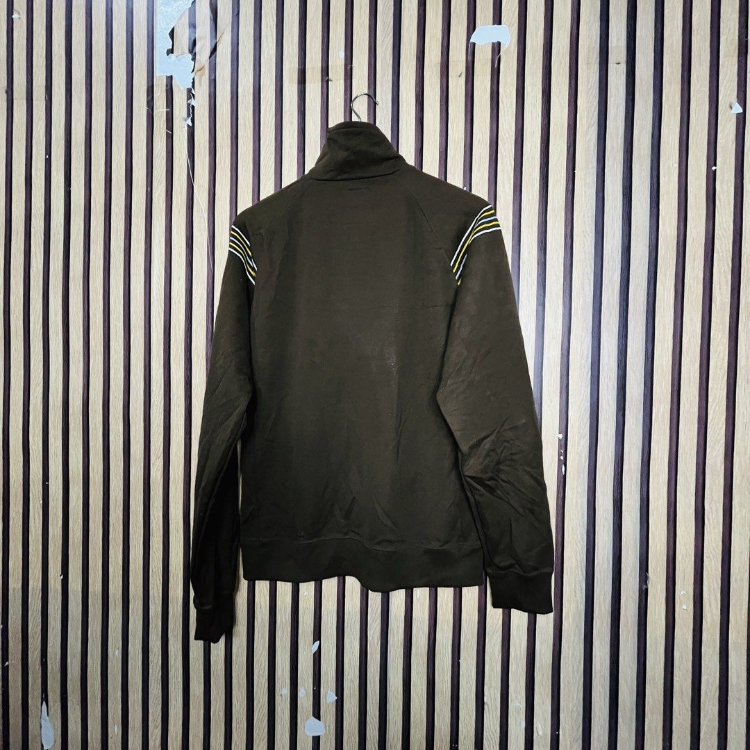 PINEAPPLE COLLECTION BROWN WHITE SMALL 23x25 (Category: Coats, Jackets and Outerwear) located in Dasmarinas. Submitted by yg_supplies (Listing ID 1466442439, Image 2). Description: PINEAPPLE COLLECTION BROWN WHITE SMALL 23x25.