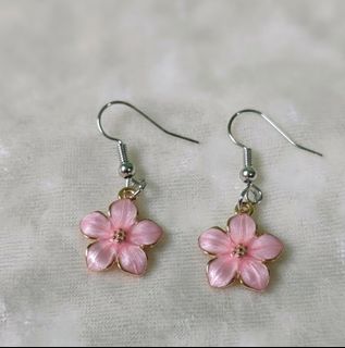 (Category: ) located in . Submitted by nouveaucollections (Listing ID 1466443754, Image 1). Description: .