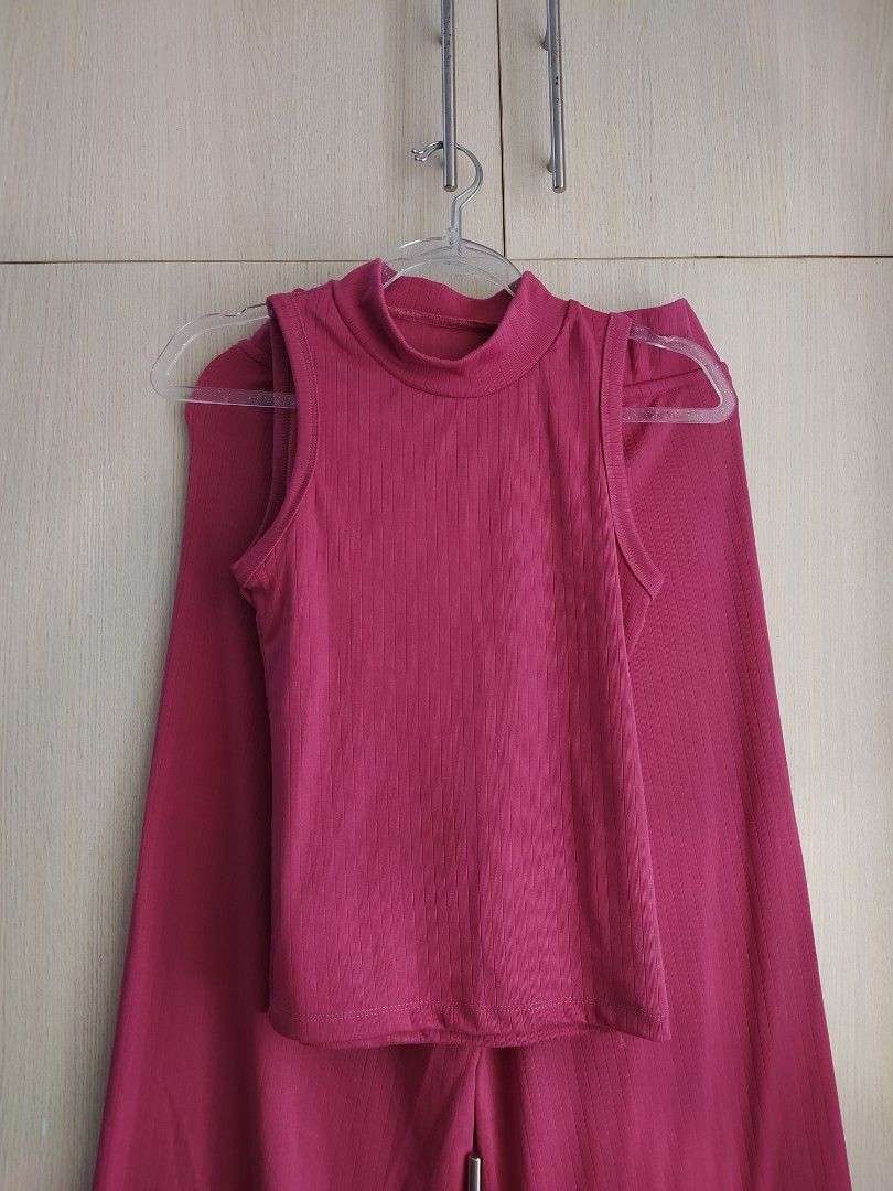 Pink Coordinates (Category: Sets or Coordinates) located in Bacoor. Submitted by lieze (Listing ID 1466442201, Image 1). Description: used twice only comfy for casual errands i think from tiktok (i forgot the name).