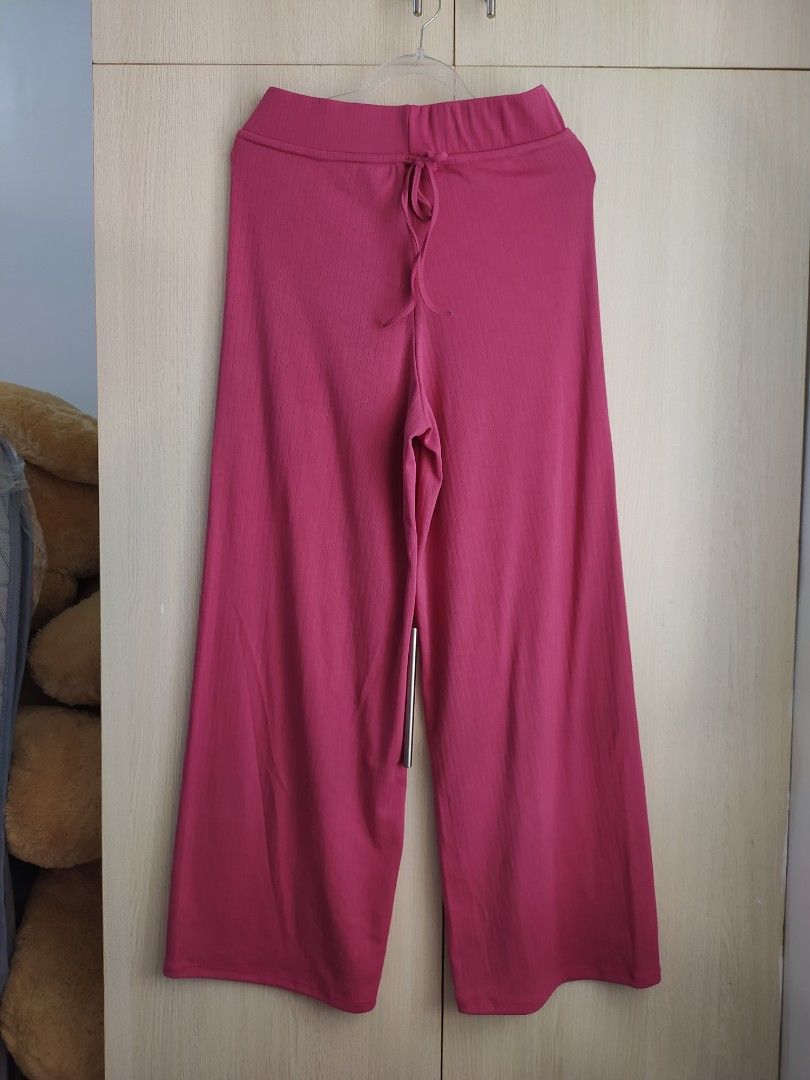 Pink Coordinates (Category: Sets or Coordinates) located in Bacoor. Submitted by lieze (Listing ID 1466442201, Image 2). Description: used twice only comfy for casual errands i think from tiktok (i forgot the name).