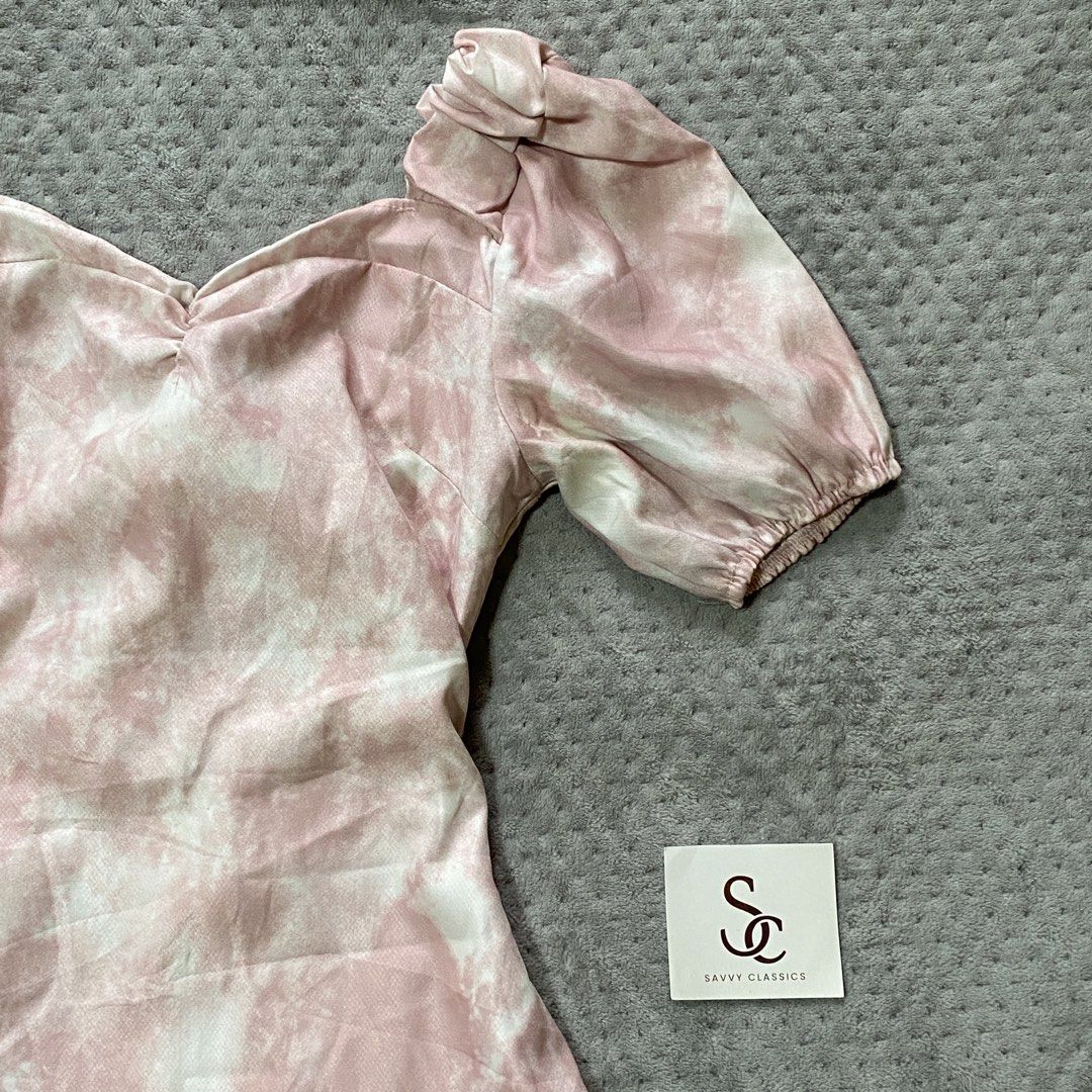 Pink dress tie in back (Category: Dresses) located in Ajuy. Submitted by savvyclassics (Listing ID 1466354740, Image 2). Description: small W:14 L:31 min stain in lace.