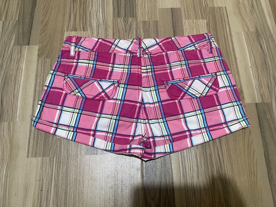 Pink Plaid Mid-Rise Shorts (Category: Shorts) located in San Pedro. Submitted by r.vynarchive (Listing ID 1466551070, Image 2). Description: Size 27-28 Length 9 GOOD CONDITION| Washed Ready to Wear —DM for deets.