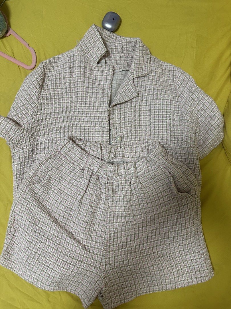 Pink Tweed Set (Category: Sets or Coordinates) located in Las Pinas. Submitted by declutterthevault (Listing ID 1466417133, Image 1). Description: Best Fit Medium to Semi Large Light Pink Tweed Coords.