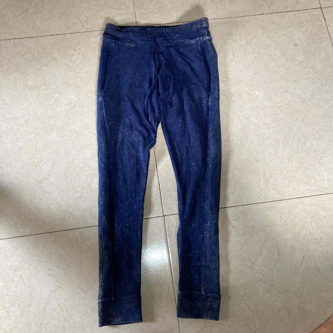PINK yoga (Category: Other Bottoms) located in Bulacan. Submitted by ajinn_ (Listing ID 1466387899, Image 1). Description: no issue size s to m.