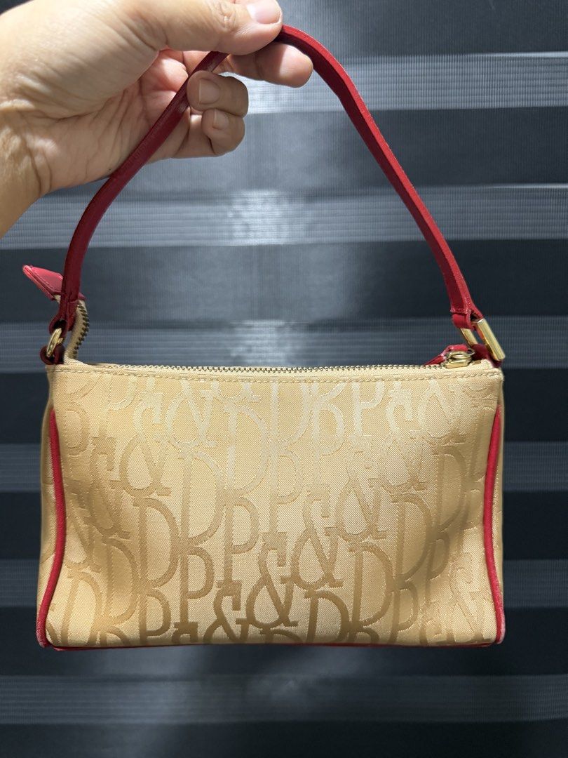 Pinky & Dianne (Category: Luxury Bags & Wallets) located in Tarlac. Submitted by rizasdeclutteringonline2 (Listing ID 1466492776, Image 2). Description: Pinky&Dianne Baguette Monogram My konting rubs pero di naman po grabe Authentic lahat pati ibang nasa list ko po Bought this for ₱4,500 and selling it for ₱3,000 and still negotiable wag lang po baratin God Bless Everyone! .