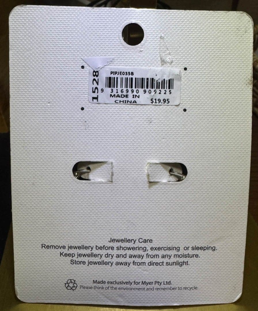 PiPER Essentials silver-toned hoop earrings (Category: Earrings) located in Manila. Submitted by ormelynmal86309 (Listing ID 1466444150, Image 2). Description: PiPER Essentials silver-toned hoop earrings ~~~Php 200.