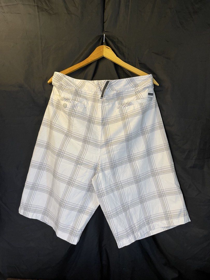 PLAID QUIKSILVER SHORT (Category: Shorts) located in Manila. Submitted by deyl_itzwhtt (Listing ID 1466440834, Image 2). Description: Issue:Minimal Dot Stain W38XL23.5.